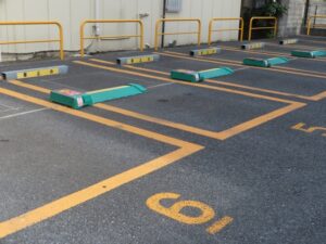 「駐車場経営 儲からない」はなぜ？相続した土地で失敗する原因と、「儲かる」駐車場に変える初期費用・利回り・税金対策