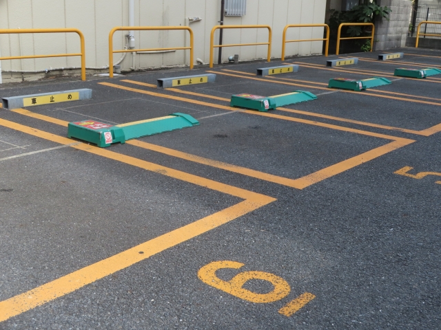 「駐車場経営 儲からない」はなぜ？相続した土地で失敗する原因と、「儲かる」駐車場に変える初期費用・利回り・税金対策